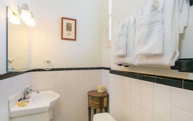 Lafitte Hotel & Bar