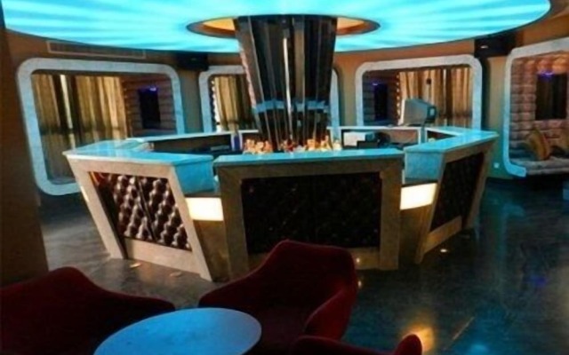 Huadong International Business Hotel