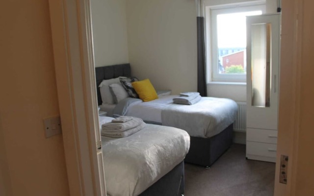 Remarkable 2-bed Apartment in Reading