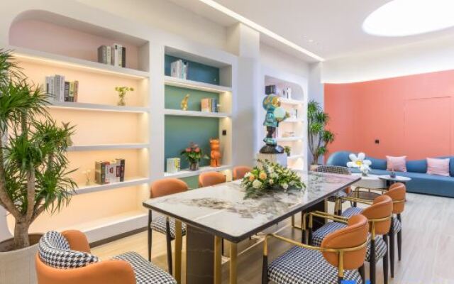 Jifen Qingchen Hotel (Yongkang Jiuling West Road Baolong Plaza)