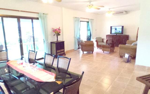 House With 3 Bedrooms in Phuket, With Pool Access, Enclosed Garden and