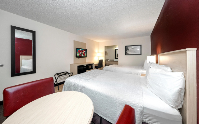 Red Roof Inn PLUS+ & Suites Naples Downtown-5th Ave S