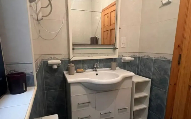 Spacious Room & Shared Bath in Valletta