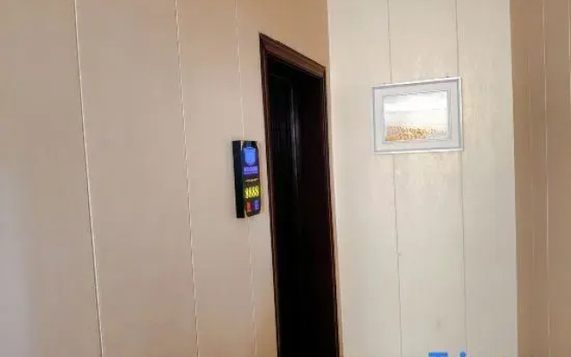 Yijia Business Hotel (Xinyang Open University)