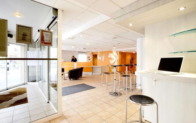 Premiere Classe Paris Ouest - Pont De Suresnes