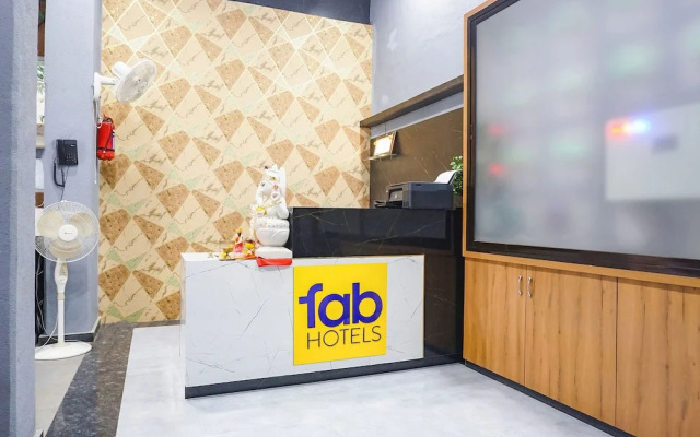 Fabhotel Everest Inn