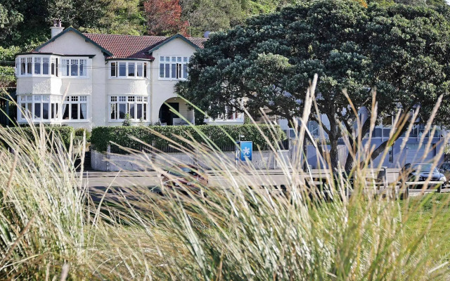 Beachfront Wellington Bed and Breakfast
