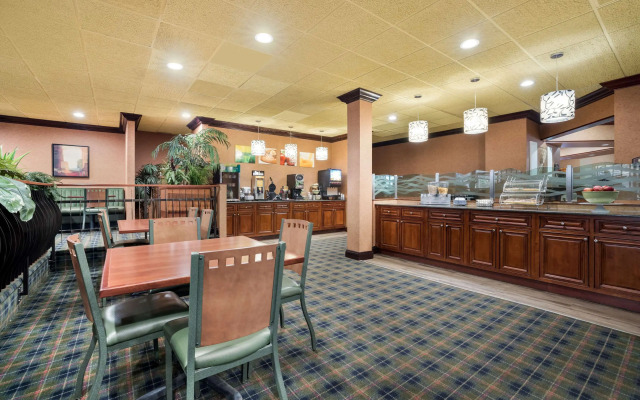 Quality Inn & Suites Syracuse Fairgrounds