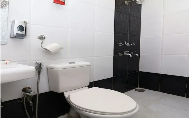 Innayat Residency By OYO Rooms