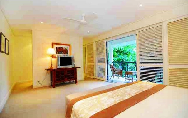 1 Plantation House