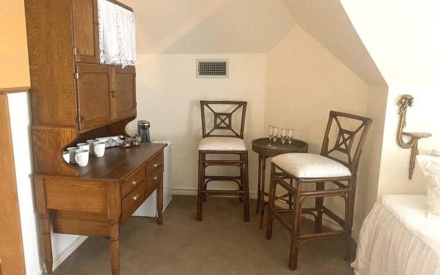 Four Winds Victorian Venue & Suites