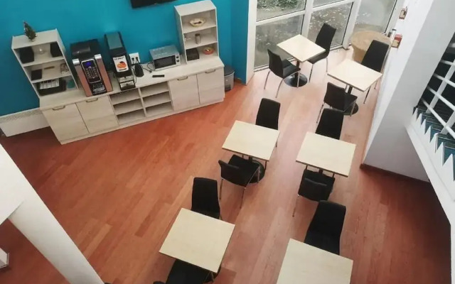 Hotel Mervil Airport