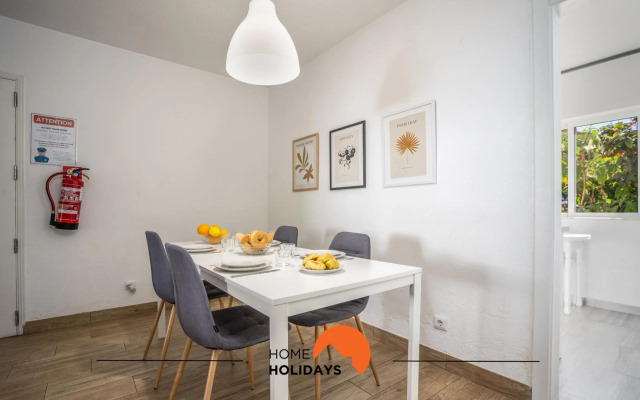 #002 Amazing Apartment Next City Center,Beach