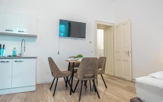 Comfortable 1BR Apartment Long Stays