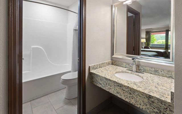 Super 8 By Wyndham Bridgeport/Clarksburg Area