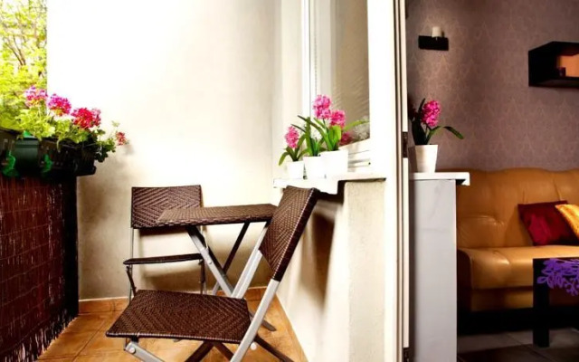 AbsyntApart- Market Square