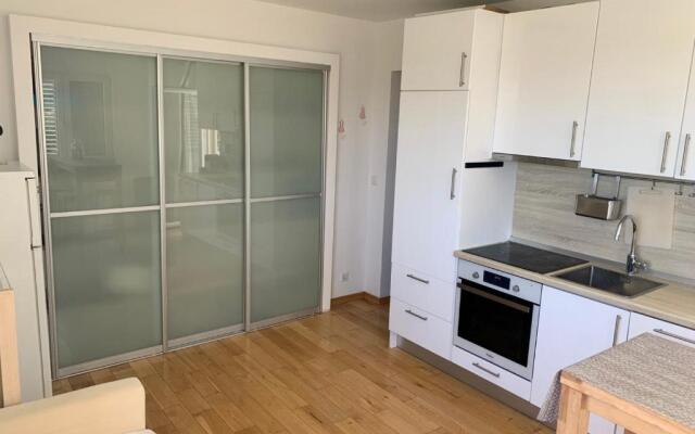 Comfort 1-Bedroom Apartment with Pool & Sea view