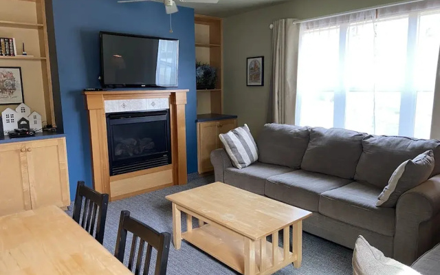 Sea Breeze Court