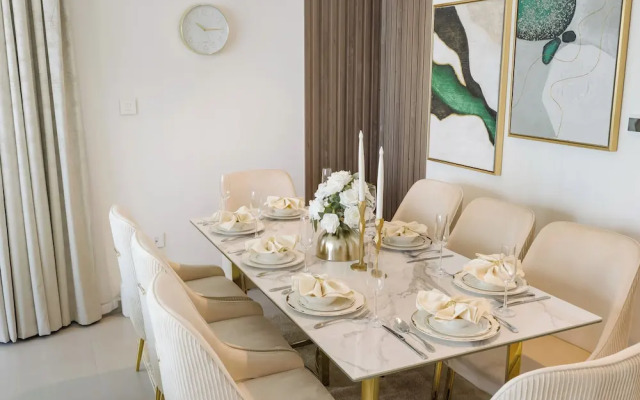 Durrani Homes - Majestic 4BR at Downtown