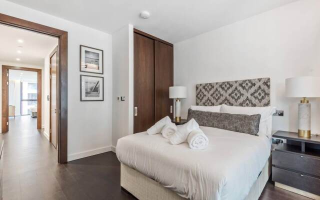 Luxury High Rise two Bedroom Flat Battersea