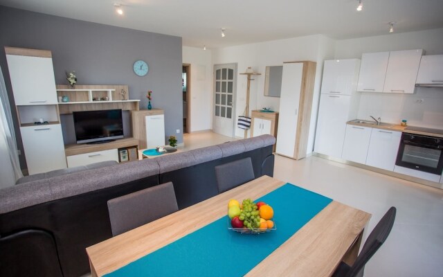 Enelani Apartments