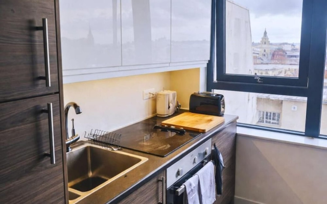 Stylish City Escape near Cavern Quarter