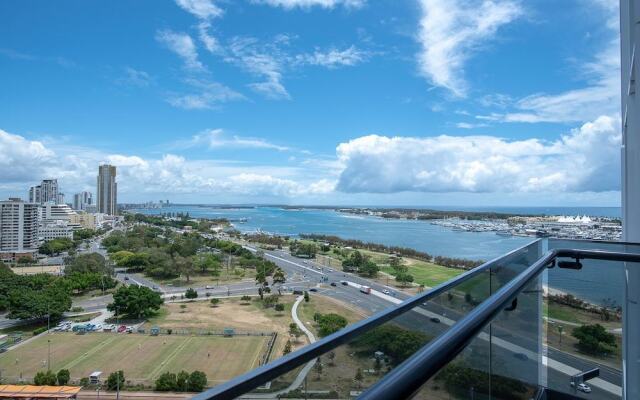 Iconic Luxury Apt with Sea View