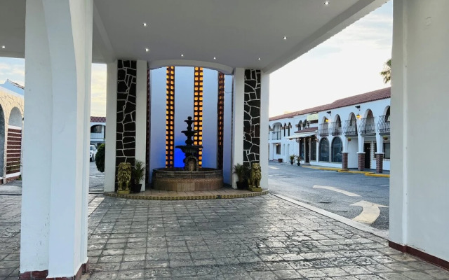 Hotel & Suites Hacienda Santa Maria