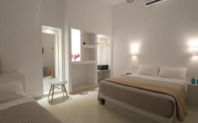 Fira Cave Suites