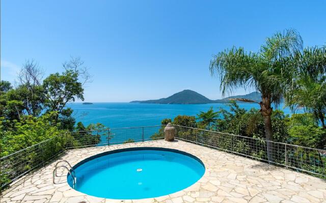 Pineapples Ubatuba | Mansion overlooking the sea