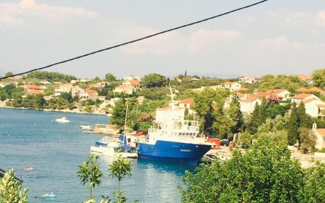 Charming 2-bed Apartment in Necujam