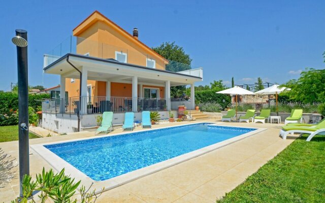 Nice Home in Kanfanar With Wifi and 4 Bedrooms