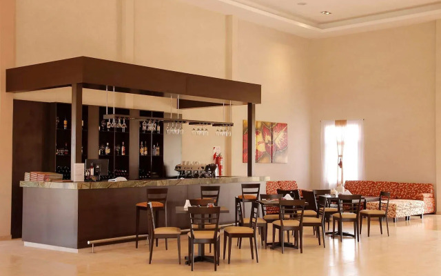 Howard Johnson by Wyndham Funes