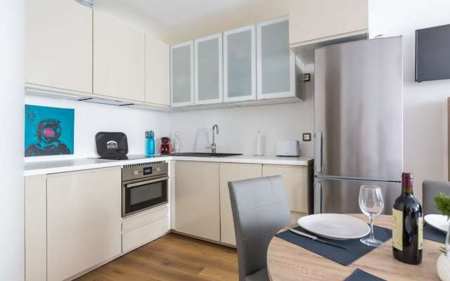 Cozy 3BR Apartment in Capucins, Bordeaux