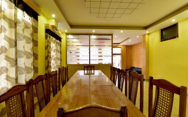 OYO 23130 Radhika Cottage