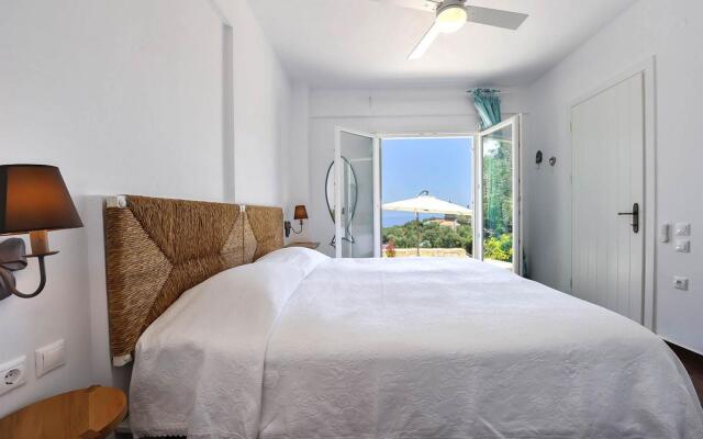 Apeiron II Villa - Sunny Modern Pool - Walk to Gaios