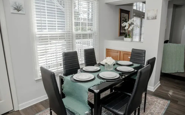 Jacuzzi,crib,walk to Chineese,kebab Rest,food Lion