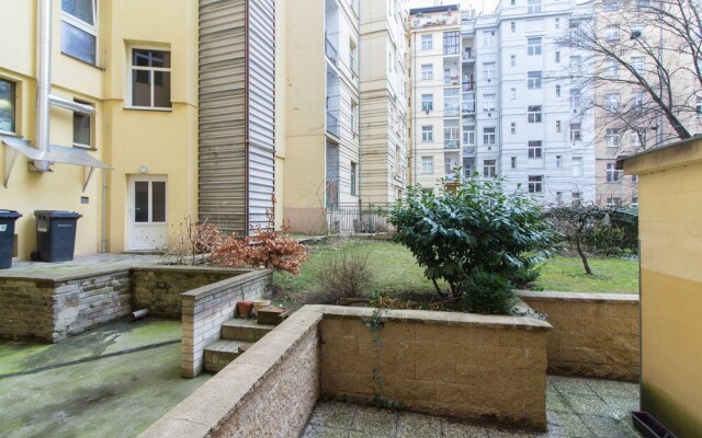 Cosy Modern Vinohrady Apartment