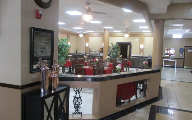 Crescent Hotel Kansas City South