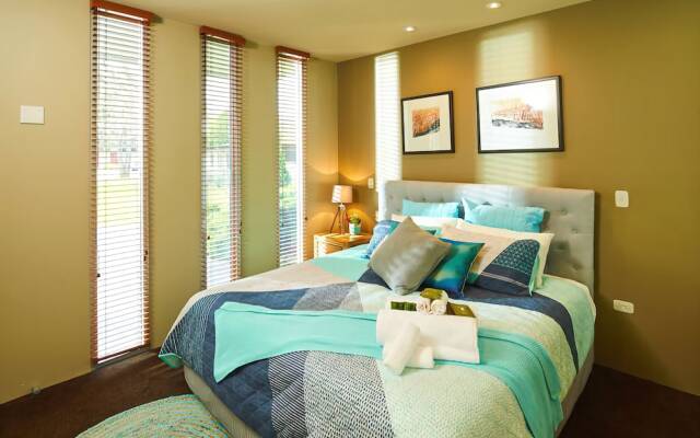 No.6 - Luxury Private Haven in the Heart of Bright