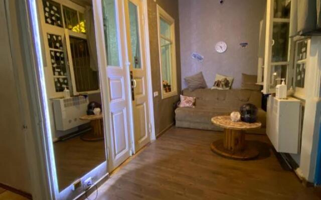 Traveler Hostel
