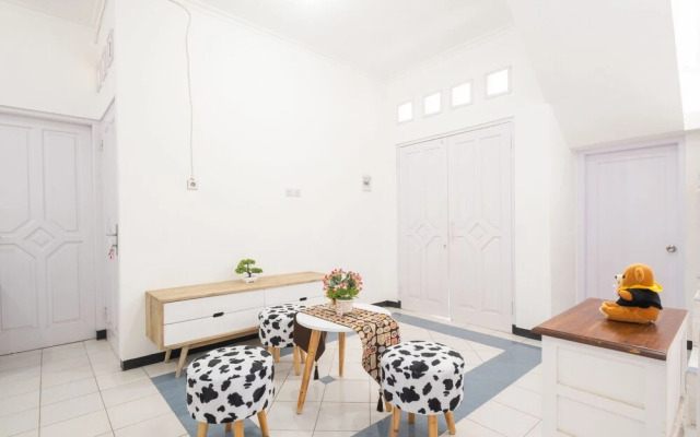 Roemah Hijaubiru by OYO Rooms