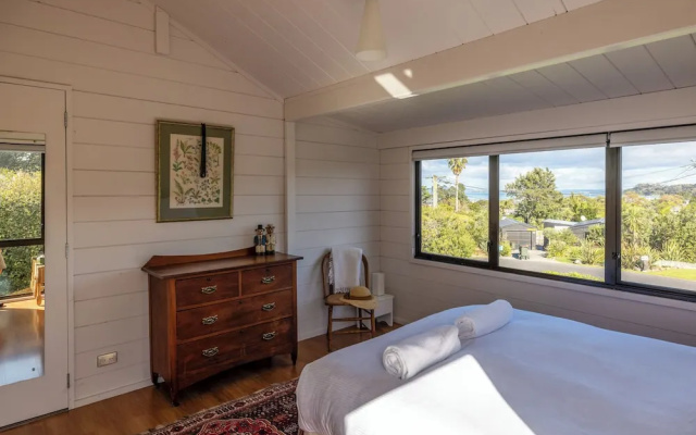 Matai Cottage in Oneroa with Sea Views – Guest Rooms – Blackpool
