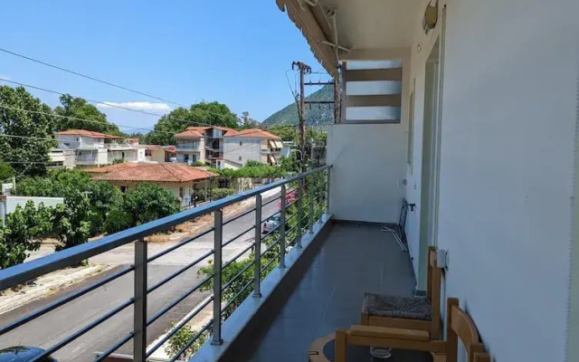 Samaras Apartments in Kamena Vourla