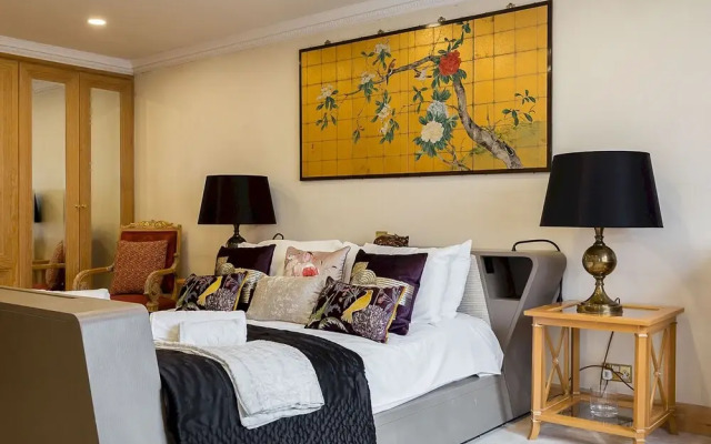 Penthouse 3-bed 3-bath on Marble Arch