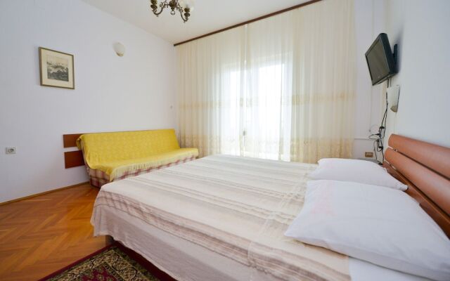 Spacious 4 Apartment for 5 Persons w/ 2 Terraces, 2 Bedrooms, 2 Bathrooms