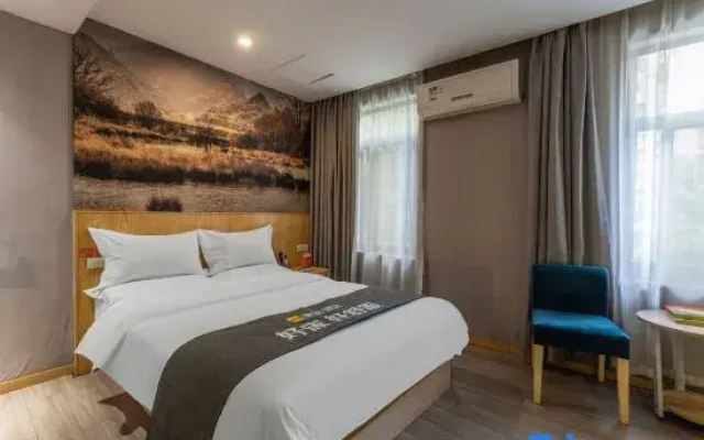 MengDao Holiday Hotel(Yichang China Three Gorges University)