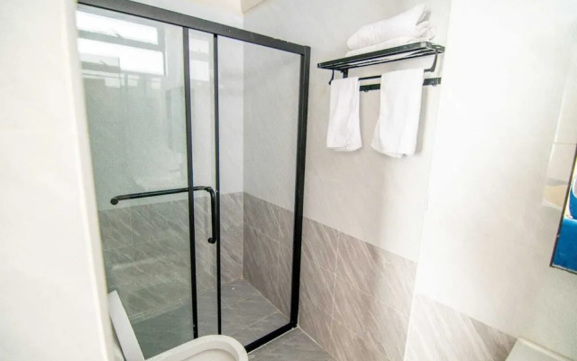 Lux Suites Royal Studio Apartments