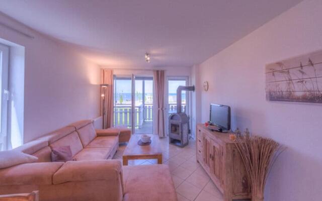 Apartment in Rechin Right on the Water