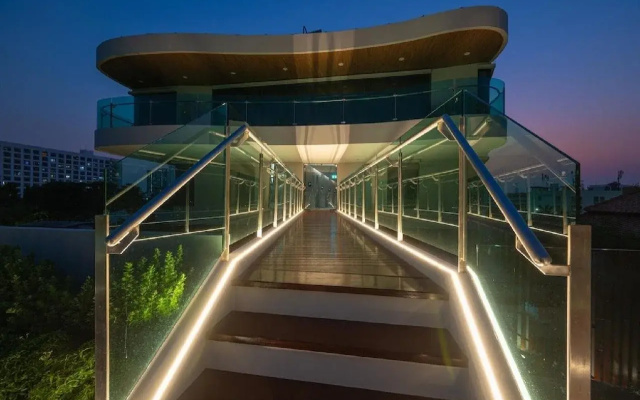 We Hotel Riverfront